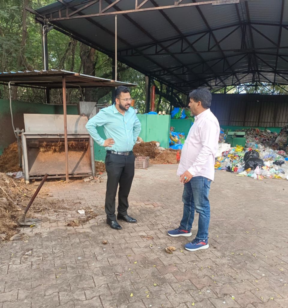 नगर निगम के संयुक्त आयुक्त दीपांकर गर्ग ने आज शहर की सफाई व्यवस्था जांची